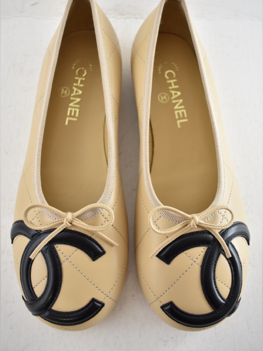 Chanel 26M Coco Beach Cambon Beige Black CC XL Logo Ballet Ballerina Flat 37 - Picture 7 of 16